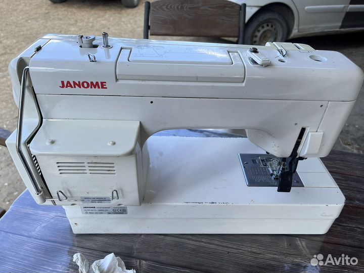 Швейная машина Janome 6600