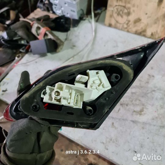 Фонарь в крышку левый opel astra j