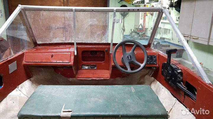 Продам моторную лодку Крым-3