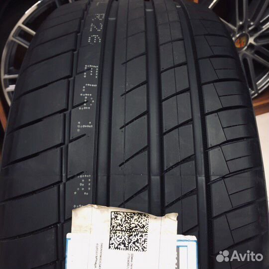 Kapsen RS26 Practical Max HP 275/40 R22