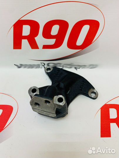 Кронштейн правой опоры двигателя Веста