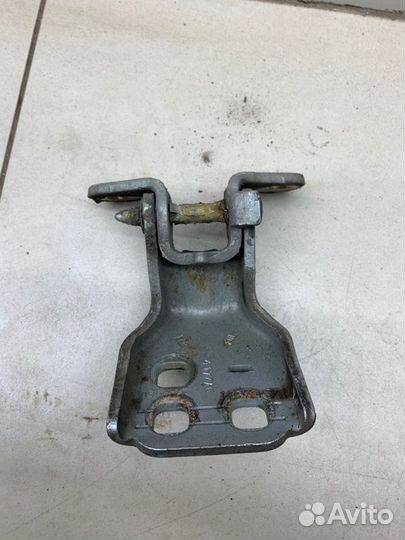 Петля двери передняя правая Chrysler Pacifica