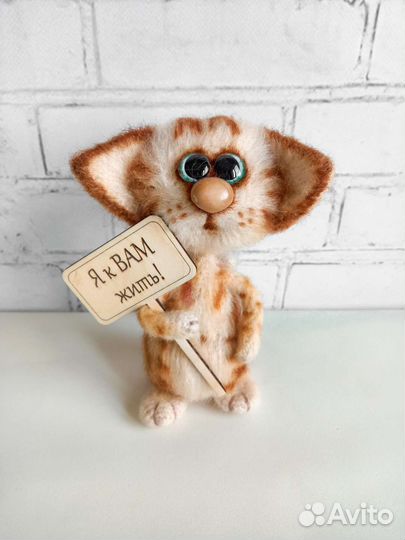 Милый котик. Вязаная интерьерная игрушка