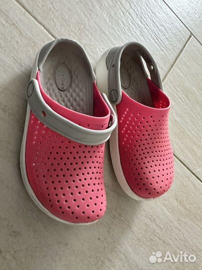 Crocs j2 для девочки 33