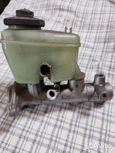 Главный тормозной цилиндр Toyota Prado 90-95