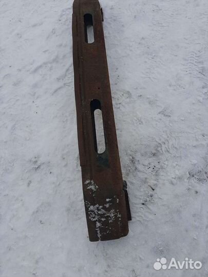 Усилитель переднего бампера Chrysler Voyager 1996г