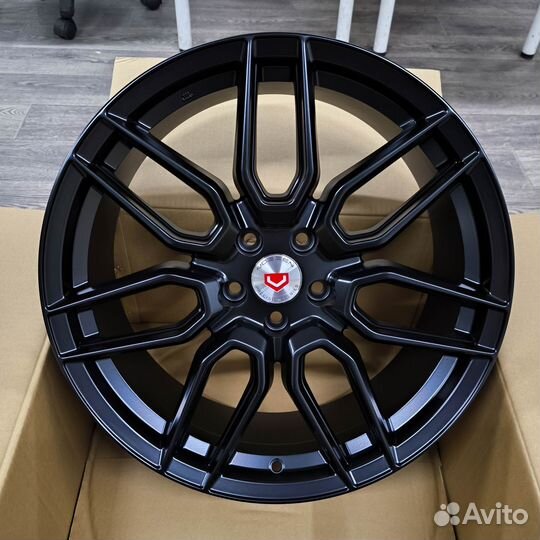 Диски R19 Vossen на Range Rover Velar / Evoque