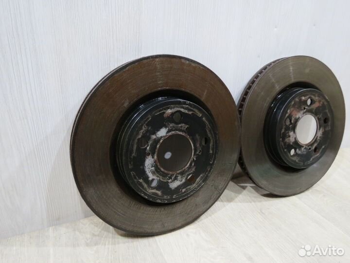 Диск тормозной передний Toyota Camry 70
