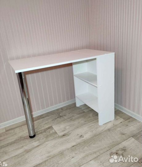 Стол маникюрный новый