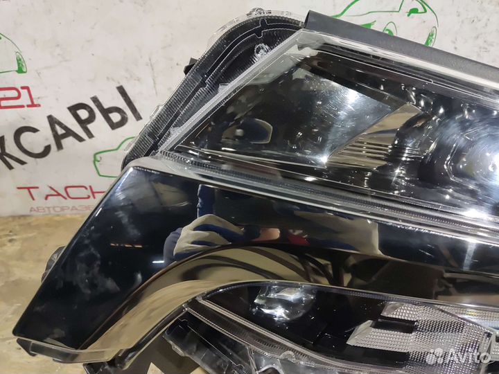 Фара левая Toyota Alphard (2017-2022)