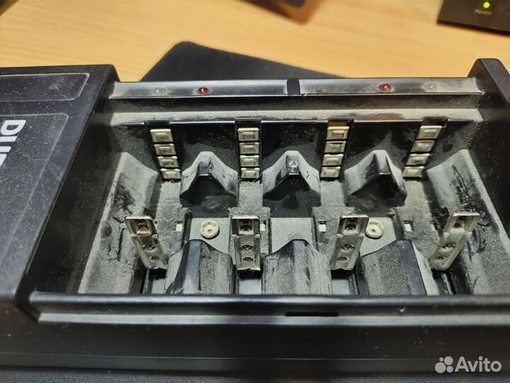 Зарядка для батареек и крон Duracell