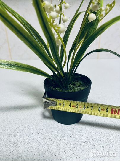 Кашпо с искуственным цветком