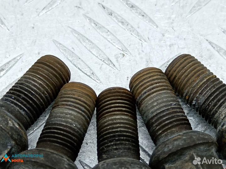 Болт колесный Volkswagen Caddy 3 рест. 2010