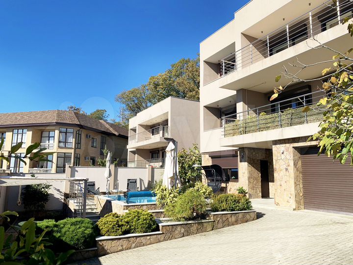 Дом 250 м² на участке 6,5 сот.