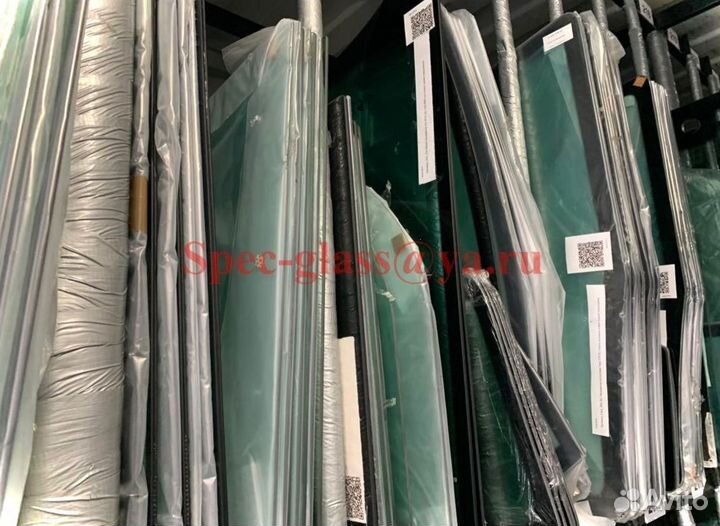 Стекло лобовое верхнее для JCB JS 330 (джисиби )