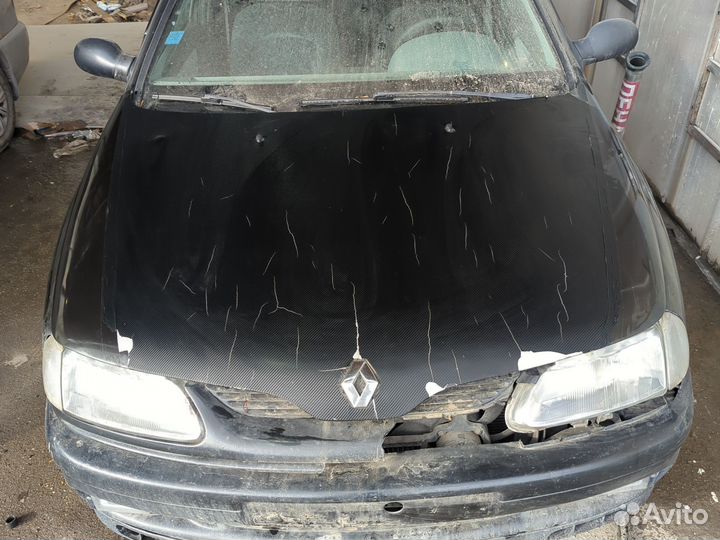 Капот Renault Laguna 1
