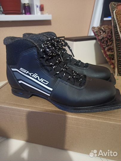 Лыжные ботинки