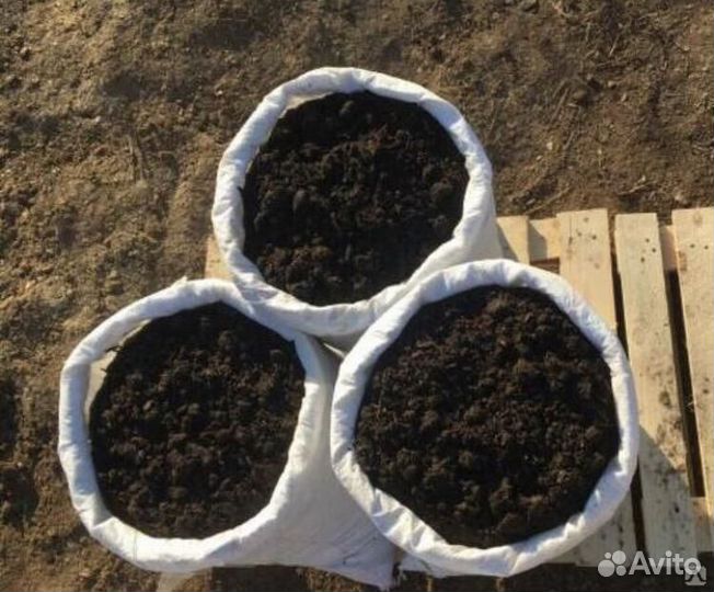 Чернозем, земля в мешках