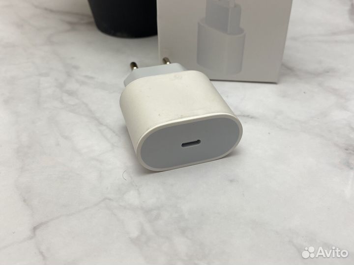 Быстрая зарядка для iPhone на 20W