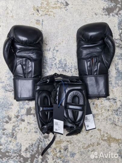 Боксерский шлем и спарринговые перчатки Ultimatum