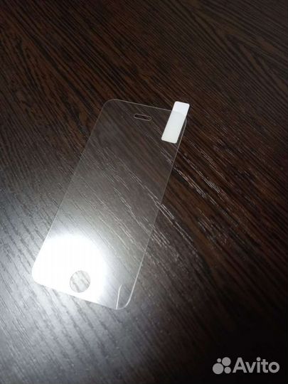 Защитное стекло на iPhone 5s