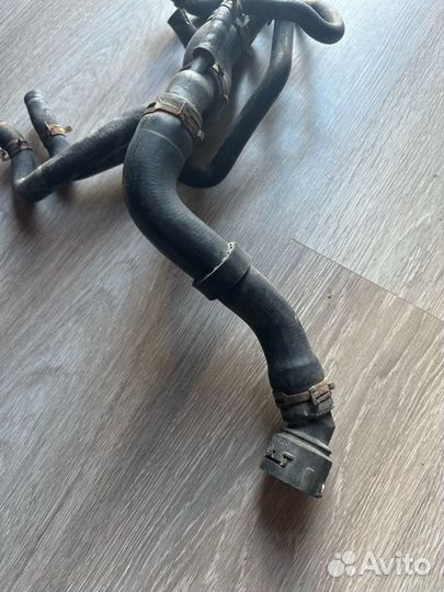 Патрубок системы охлаждения Skoda Octavia A4 AGU