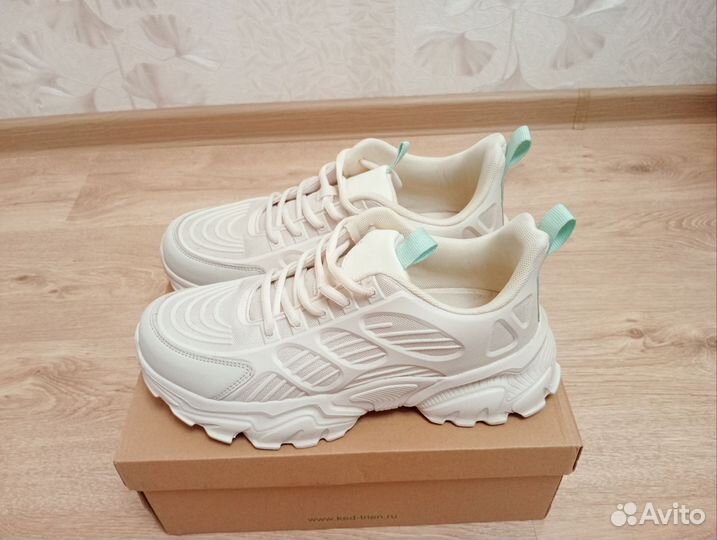 Кроссовки женские trien