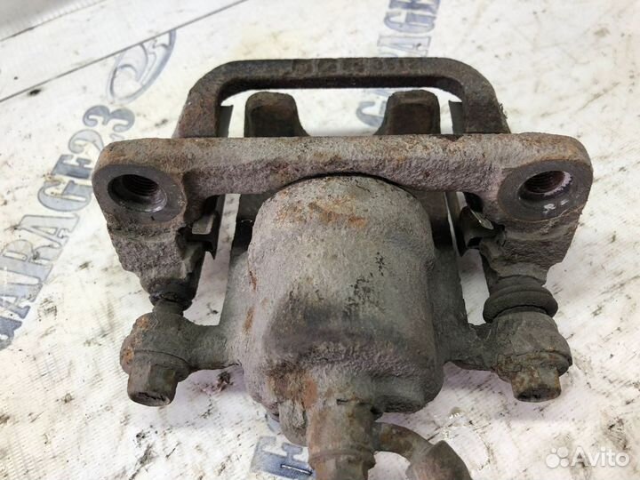 Суппорт задний правый Nissan Murano z50