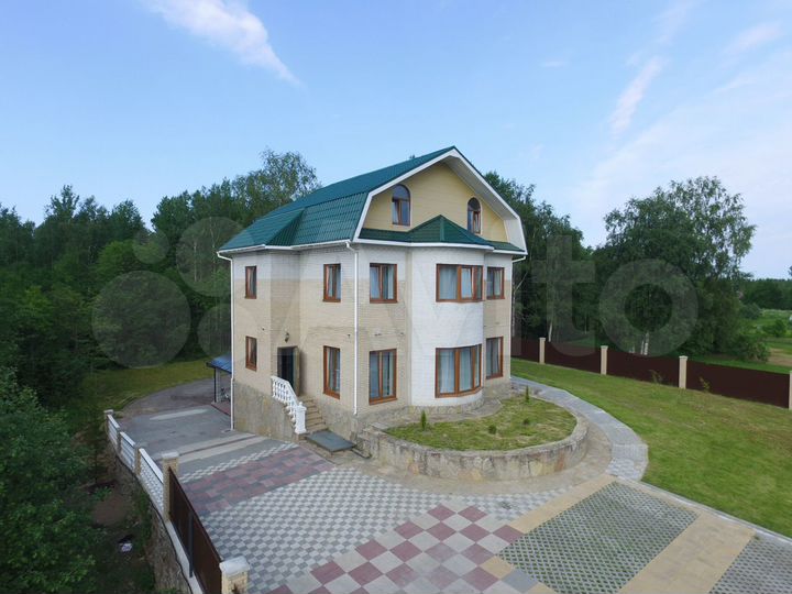 Коттедж 430 м² на участке 28 сот.