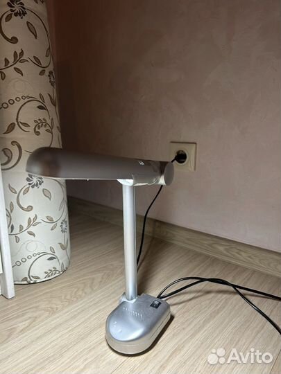 Настольная лампа