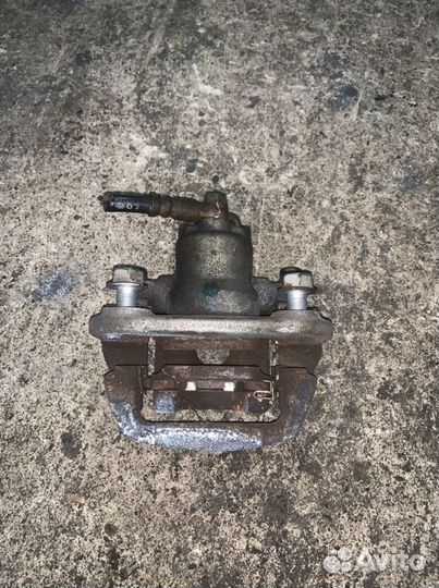 Суппорт задний правый Лексус RX 2-ой кузов