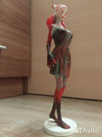 Кастомизированная 3D фигурка девушки