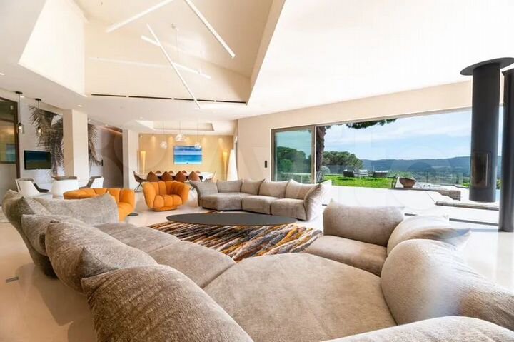 Коттедж 280 м² на участке 5 сот.