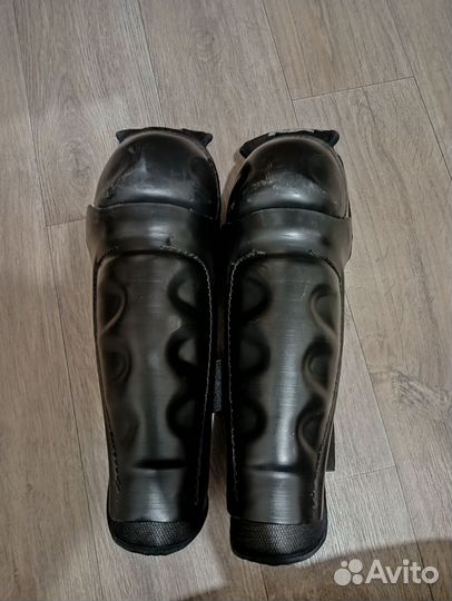 Щитки хоккейные 13