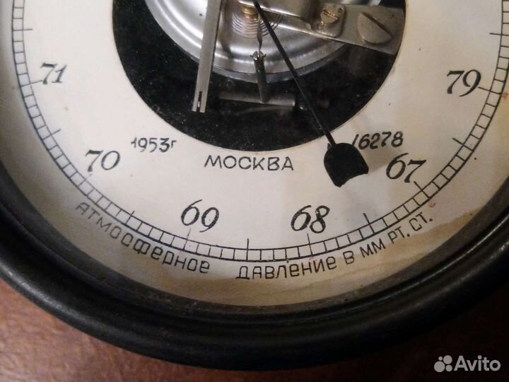 Старинный барометр