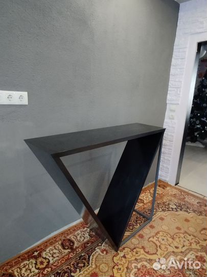 Стол-консоль в стиле лофт