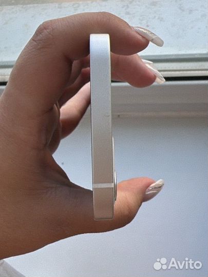 Телефон iPhone 12