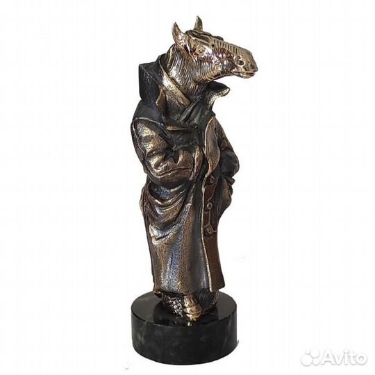 Бронзовая статуэтка Конь в пальто