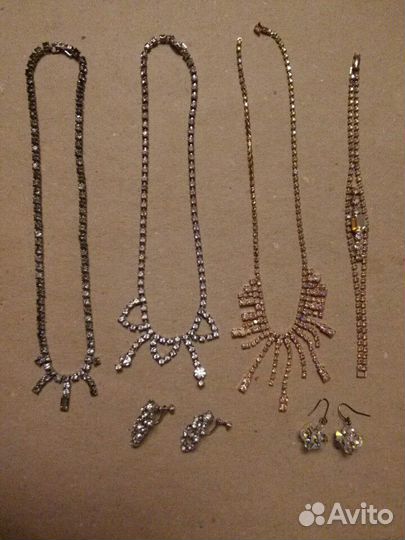 Лот украшений с кристаллами