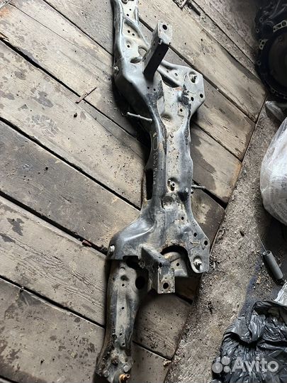 Балка передняя подрамник на Volkswagen Polo