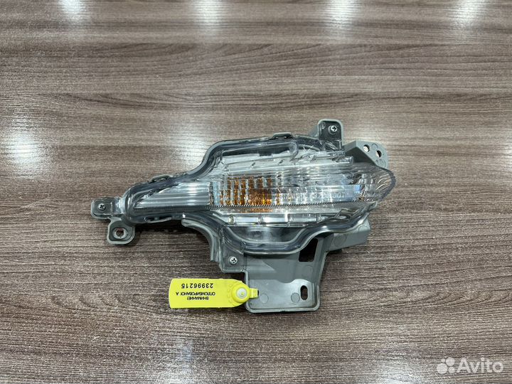 Повторитель поворота правый Mazda 3 BM 2013-2019