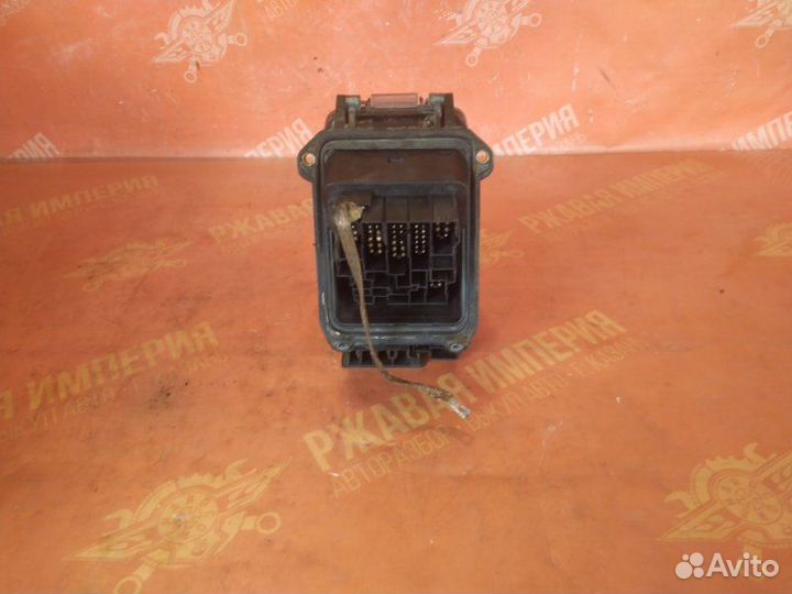 Блок предохранителей внешний Mercedes-Benz 190 E