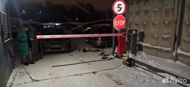 Автоматический шлагбаум