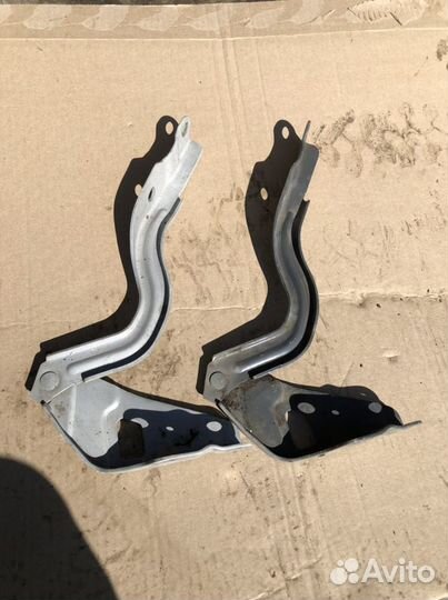 Петли капота л,п оригинал Hyundai Solaris1