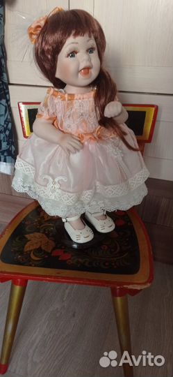 Кукла фарфоровая