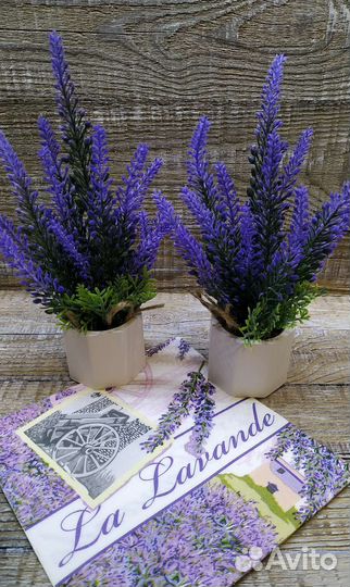 Композиция из искуственных цветов лаванды