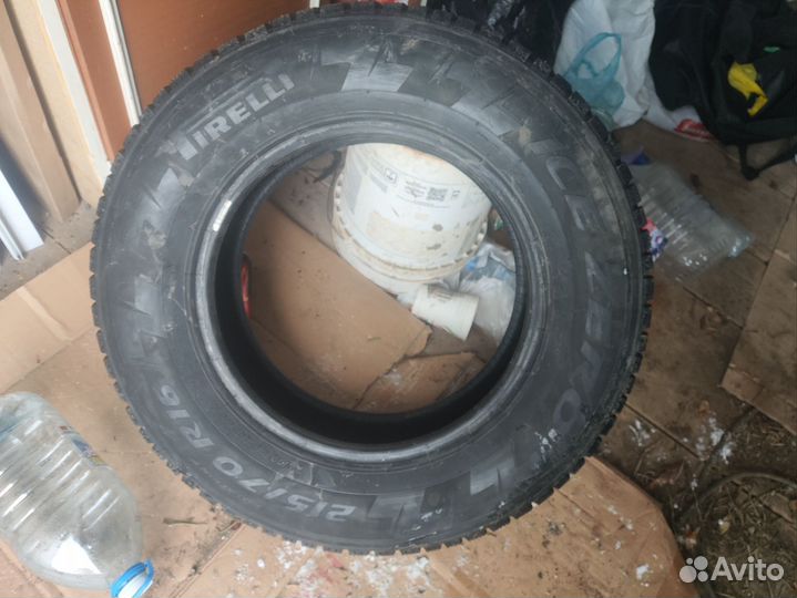 Pirelli Ice Zero 215/70 R16