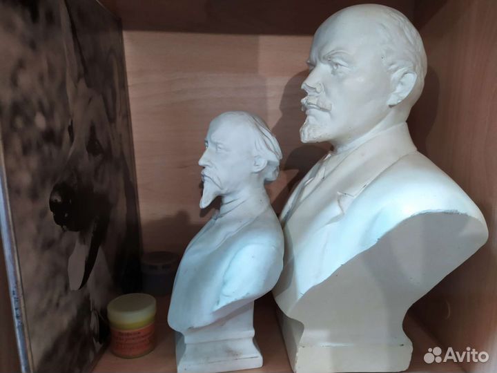 СССР бюст Некрасова