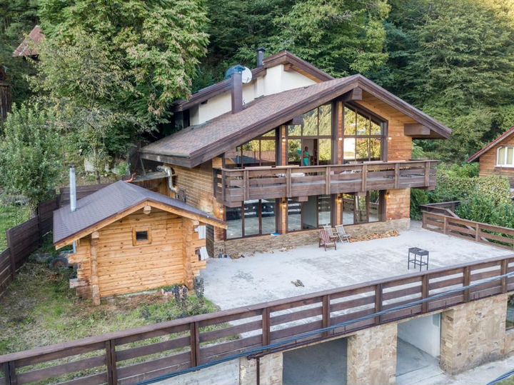 Дом 450 м² на участке 12 сот.