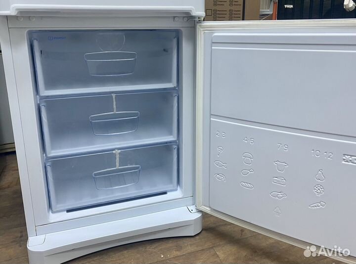 Холодильник Indesit 200см (No Frost)